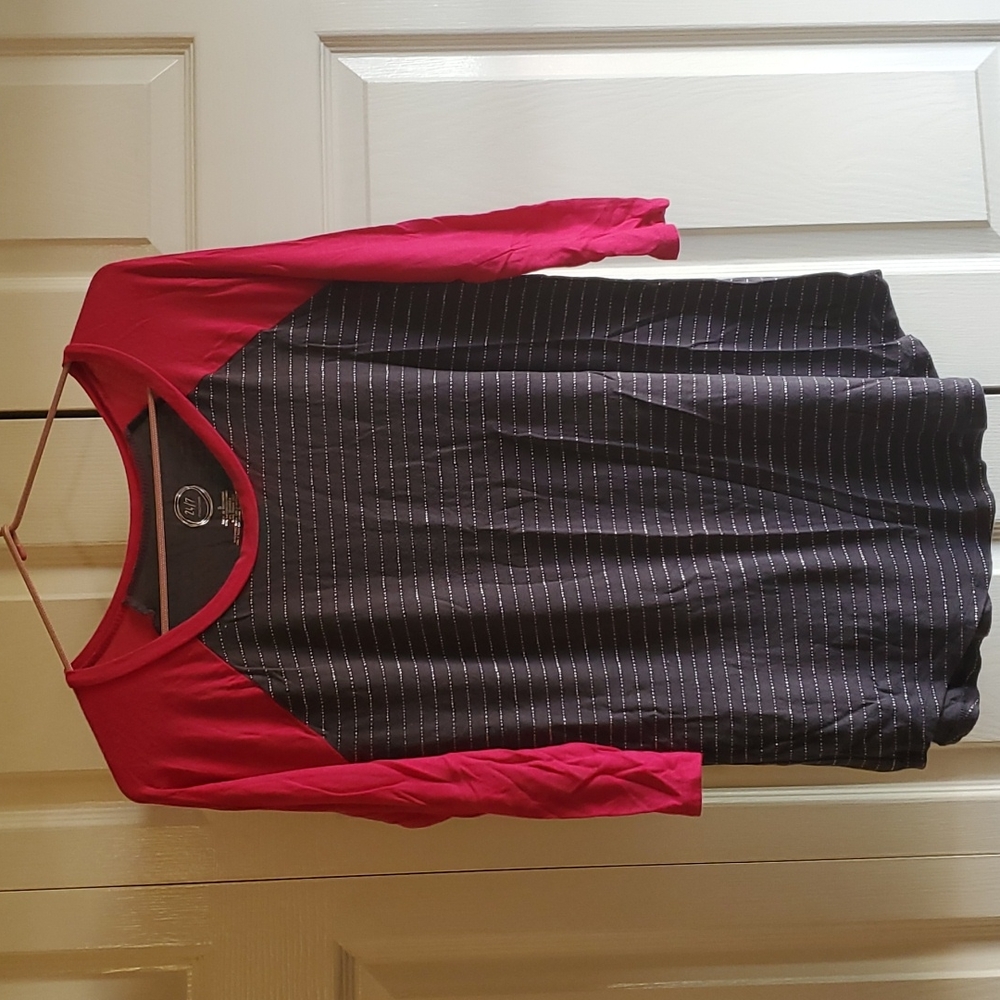 Maurice's 3/4 length sleeve shirt, size small.